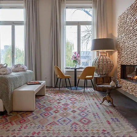 מלון Bossche Stationsweg