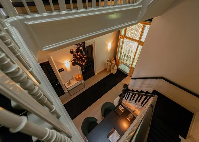 Bossche Stationsweg 2* دين بوس